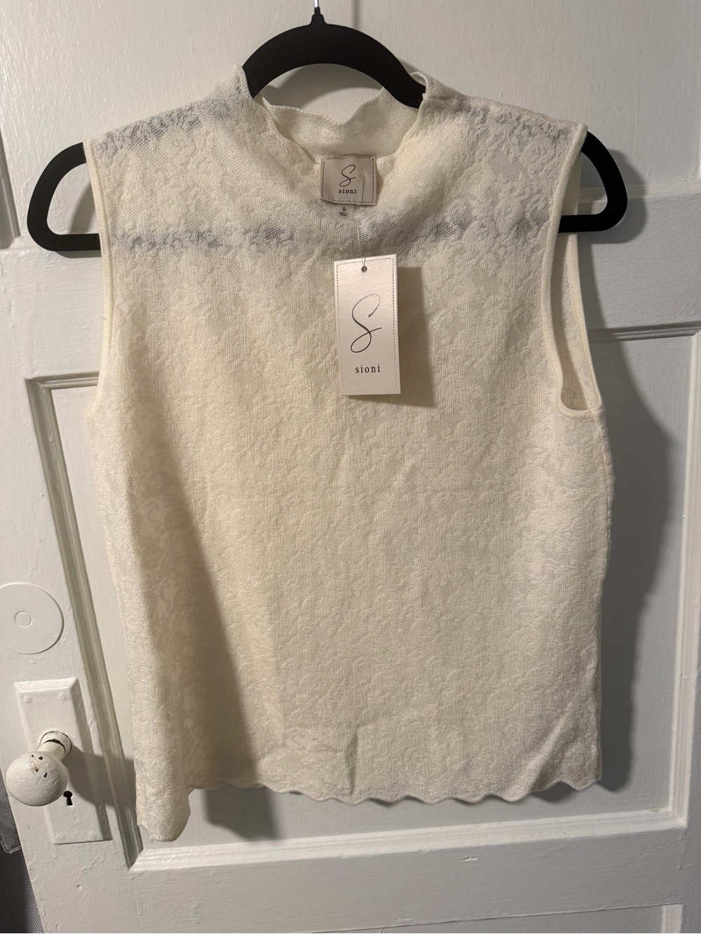 NWT Sioni Romantic Cream Lace Mock Neck Scalloped Hem Sleeveless Top Small